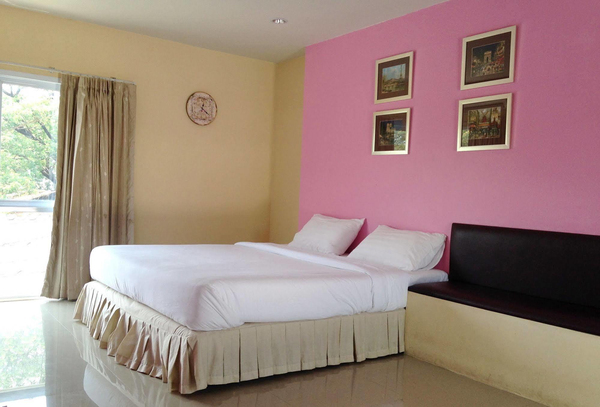 C2 Residence Lampang Exterior foto